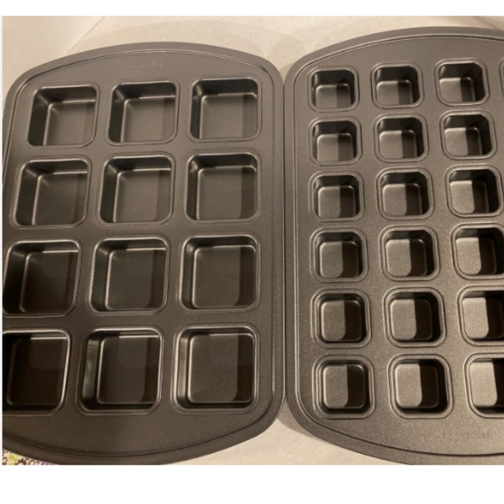 Sold on EBAY - The Pampered Chef Brownie & mini Brownie bite Pan